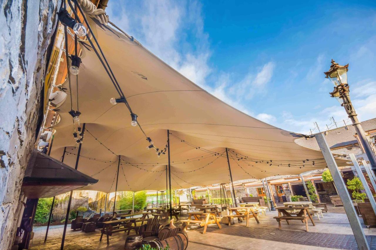 Court Yard Hotel Лейкслип Экстерьер фото