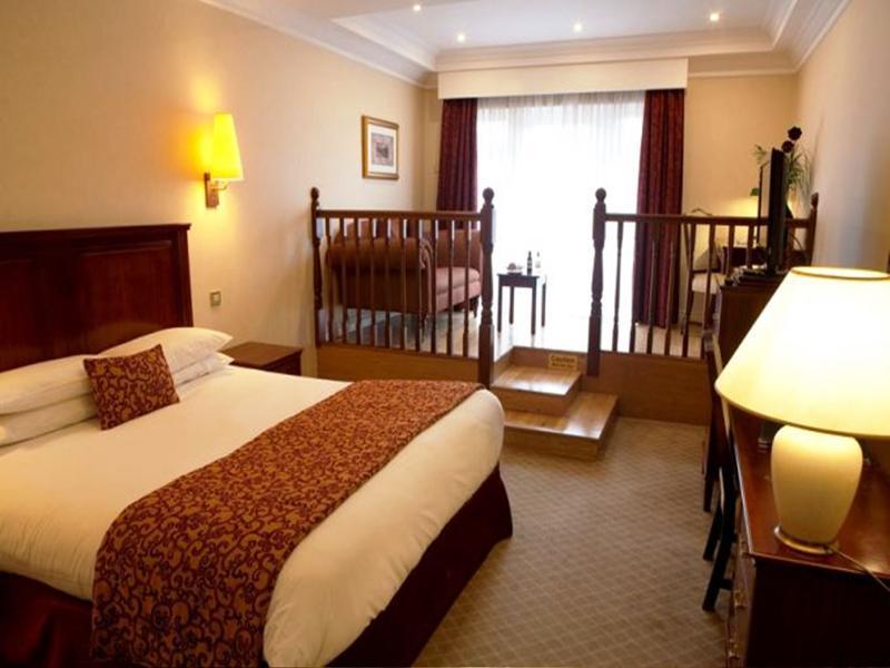 Court Yard Hotel Лейкслип Экстерьер фото
