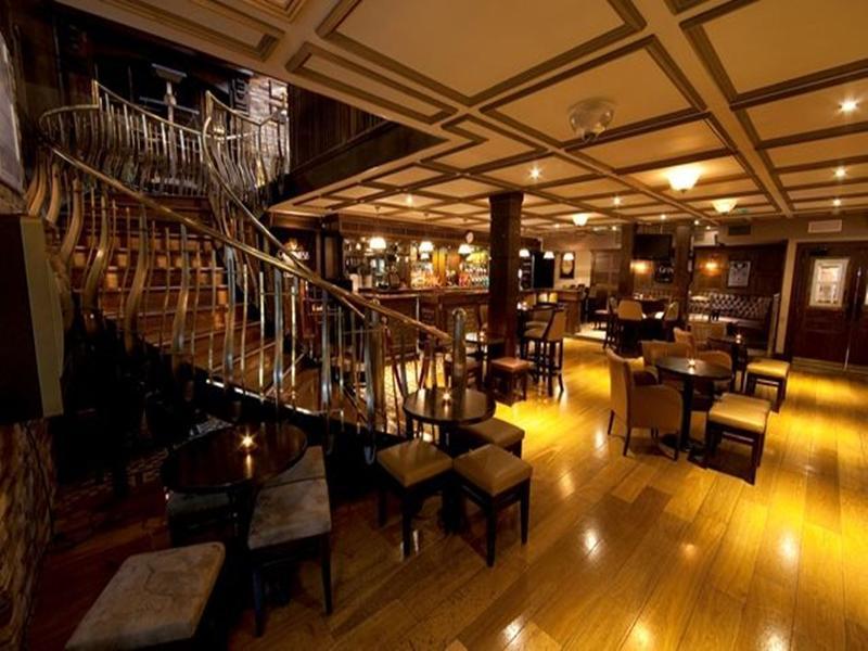 Court Yard Hotel Лейкслип Экстерьер фото