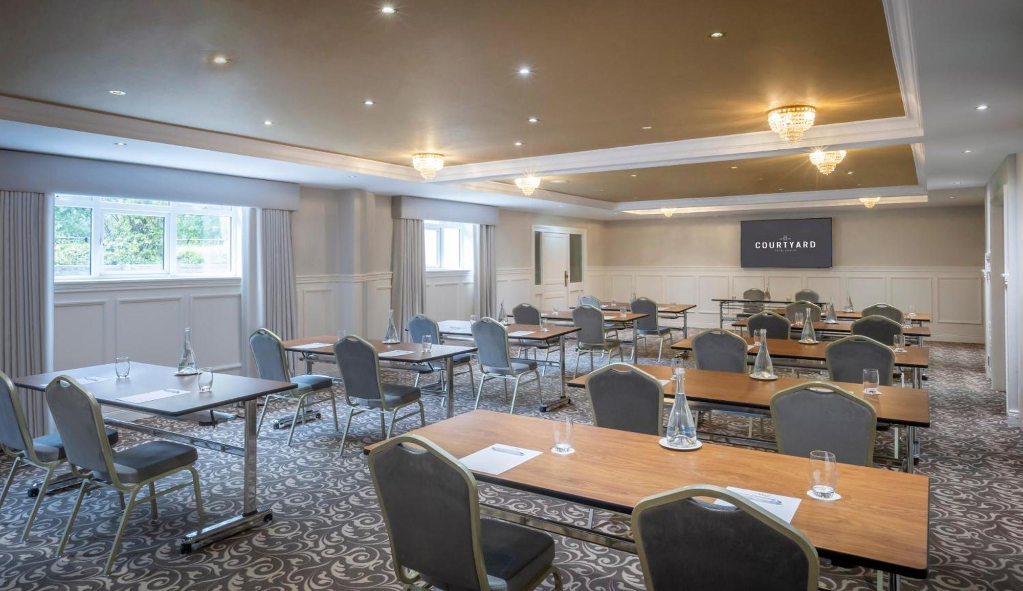 Court Yard Hotel Лейкслип Экстерьер фото